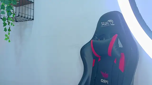 AnnieRouse   online show from February 5, 2026, 11:50 am