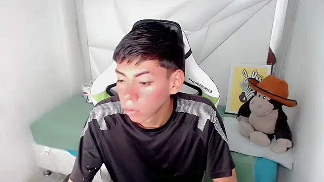 Liarr  online show from February 13, 2026, 7:58 pm