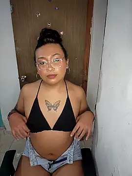 Kendallmafia online show from April 22, 2026, 8:15 pm