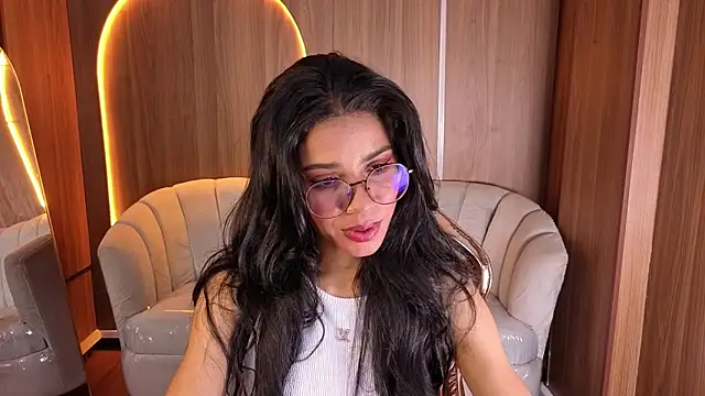 Snapshot of Alina_b_ chatting on February 20, 2026, 8:22 pm Alina b online show from February 20, 2026, 8:22 pm