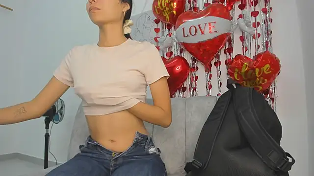 velvetluna  online show from February 20, 2026, 11:12 am