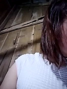 Snapshot of Ella-aa chatting on February 17, 2026, 3:42 pm Ella-aa online show from February 17, 2026, 3:42 pm