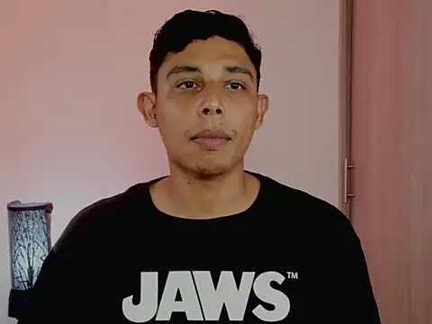 nilo2021 online show from April 14, 2026, 9:09 pm