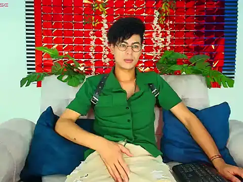 Snapshot of ThiiagoSaeenz chatting on February 13, 2026, 3:12 pm ThiiagoSaeenz online show from February 13, 2026, 3:12 pm