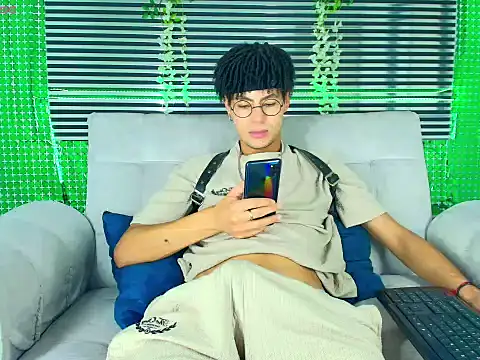 ThiiagoSaeenz online show from March 24, 2026, 3:12 pm