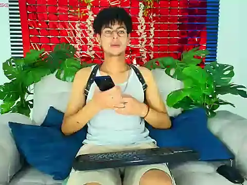 Snapshot of ThiiagoSaeenz chatting on February 23, 2026, 3:34 pm ThiiagoSaeenz online show from February 23, 2026, 3:34 pm