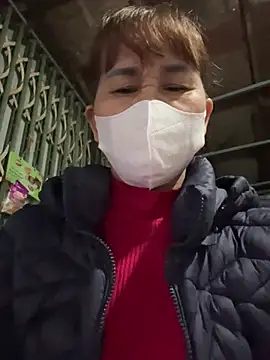 Snapshot of YANINA120 chatting on February 12, 2026, 12:10 am YANINA120 online show from February 12, 2026, 12:10 am