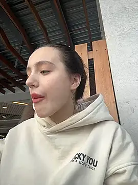 Snapshot of MiaTee chatting on February 28, 2026, 4:12 am MiaTee online show from February 28, 2026, 4:12 am