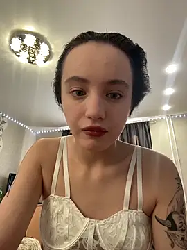 Snapshot of MiaTee chatting on February 3, 2026, 3:26 am MiaTee online show from February 3, 2026, 3:26 am