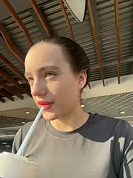 Snapshot of MiaTee chatting on February 26, 2026, 4:12 am MiaTee online show from February 26, 2026, 4:12 am