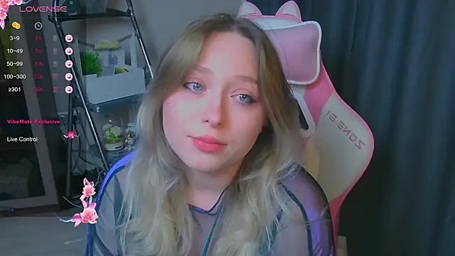 Snapshot of Emiliaaah chatting on February 11, 2026, 11:10 am Emiliaaah online show from February 11, 2026, 11:10 am