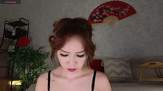 Snapshot of saya_li11 chatting on February 16, 2026, 2:05 pm saya li11 online show from February 16, 2026, 2:05 pm