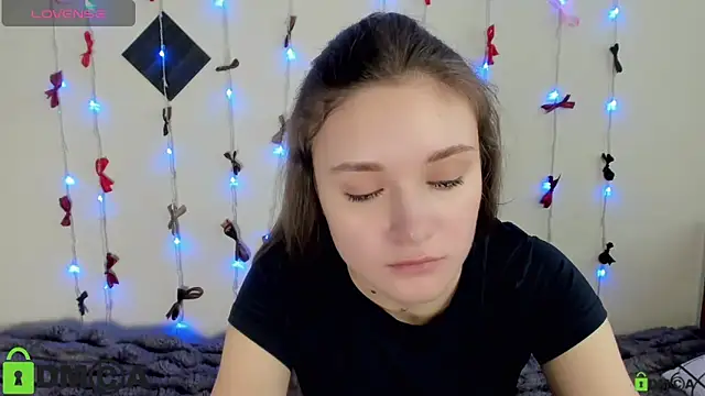 Snapshot of Elina_X chatting on June 8, 2026, 2:50 pm Elina X online show from June 8, 2026, 2:50 pm