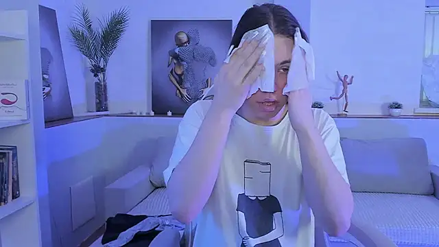 Snapshot of Madison_dolly chatting on March 1, 2026, 2:11 am Madison dolly online show from March 1, 2026, 2:11 am