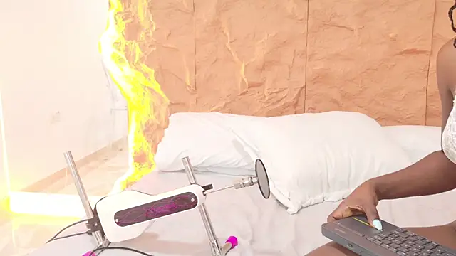 Nahomi Williams  online show from April 4, 2026, 12:23 pm