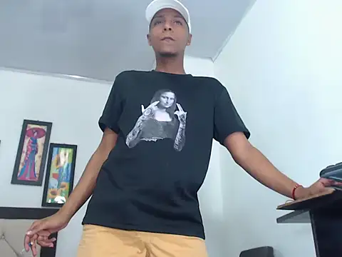 Snapshot of hotboyluxe chatting on February 6, 2026, 3:02 am hotboyluxe online show from February 6, 2026, 3:02 am