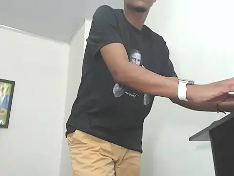 Snapshot of hotboyluxe chatting on February 23, 2026, 4:18 pm hotboyluxe online show from February 23, 2026, 4:18 pm