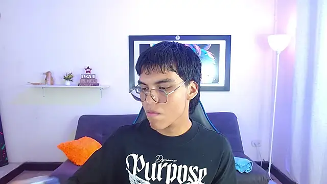 Snapshot of Maecum18 chatting on April 23, 2026, 8:54 pm Maecum18 online show from April 23, 2026, 8:54 pm