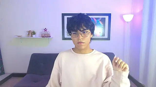 Snapshot of Maecum18 chatting on February 14, 2026, 10:21 pm Maecum18 online show from February 14, 2026, 10:21 pm