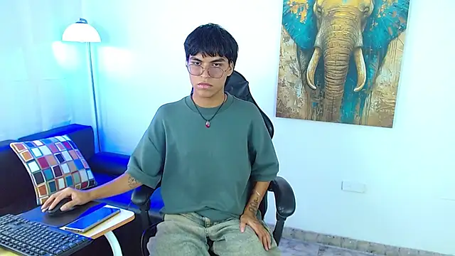 Snapshot of Maecum18 chatting on July 16, 2026, 8:50 pm Maecum18 online show from July 16, 2026, 8:50 pm