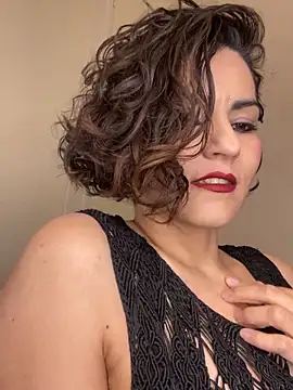 Snapshot of eva_luz chatting on May 6, 2026, 5:39 pm eva luz online show from May 6, 2026, 5:39 pm