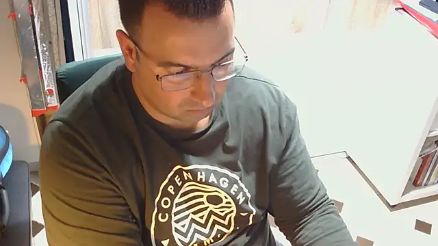 Snapshot of VanillaTime78-Jorge chatting on May 9, 2026, 12:58 am VanillaTime78-Jorge online show from May 9, 2026, 12:58 am