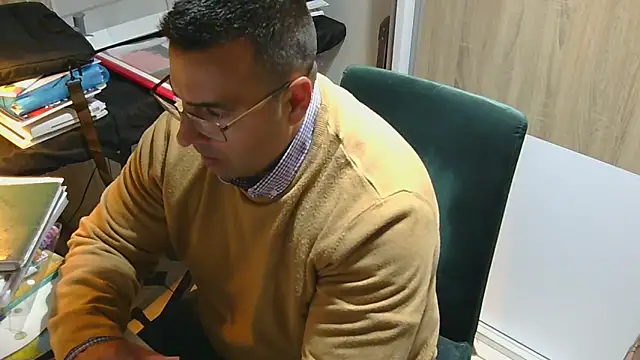 Snapshot of VanillaTime78-Jorge chatting on May 1, 2026, 11:32 pm VanillaTime78-Jorge online show from May 1, 2026, 11:32 pm