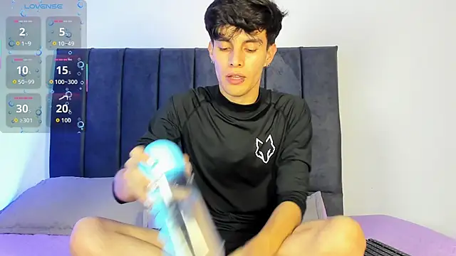 axxxel twink online show from April 3, 2026, 1:45 am