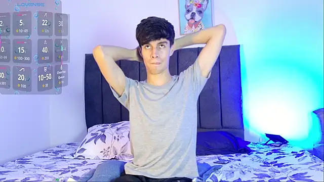 Snapshot of axxxel_twink chatting on June 3, 2026, 3:29 am axxxel twink online show from June 3, 2026, 3:29 am