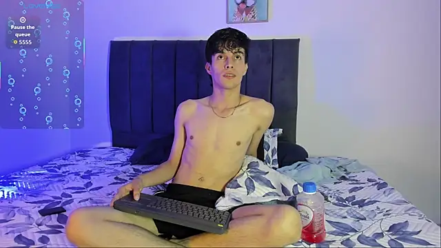 Snapshot of axxxel_twink chatting on June 9, 2026, 3:29 am axxxel twink online show from June 9, 2026, 3:29 am
