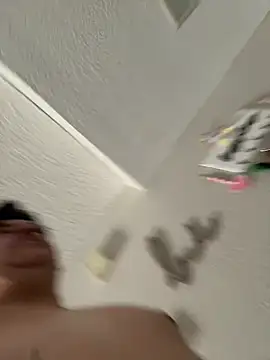 Snapshot of Skizm1986 chatting on March 4, 2026, 10:17 pm Skizm1986 online show from March 4, 2026, 10:17 pm