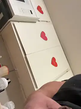 Snapshot of Skizm1986 chatting on February 11, 2026, 6:02 am Skizm1986 online show from February 11, 2026, 6:02 am