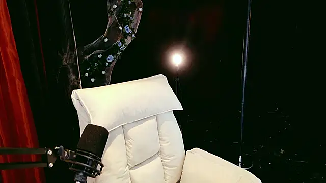 Lady-Mia777 online show from February 9, 2026, 11:52 am