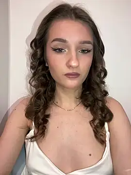 Green eyes lady online show from February 7, 2026, 11:18 am