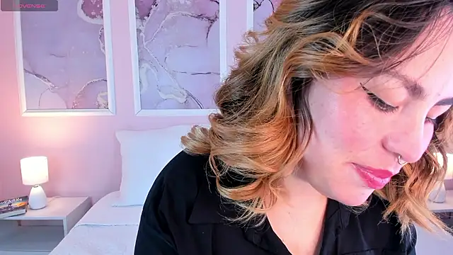 Kennya Rodriguez online show from February 3, 2026, 4:32 am