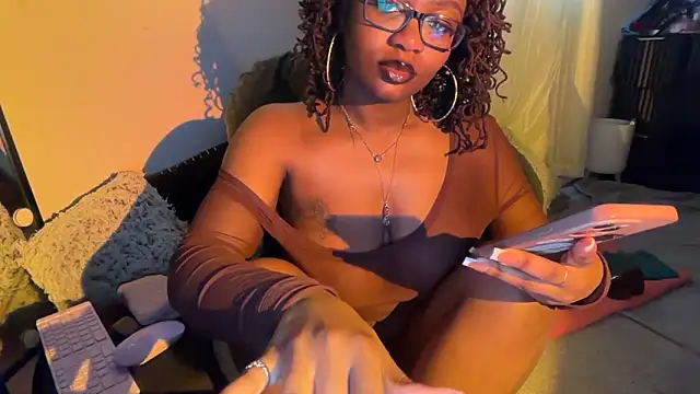 Snapshot of SunniSoles99 chatting on April 20, 2026, 12:30 pm SunniSoles99 online show from April 20, 2026, 12:30 pm