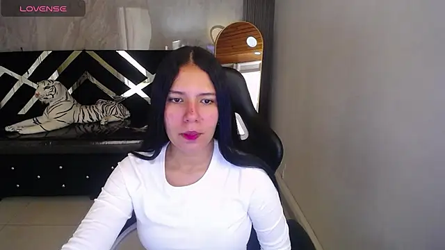 Isabellanoir a online show from February 16, 2026, 1:10 pm