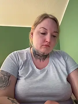 Lolaaxxx13 online show from June 8, 2026, 6:08 pm