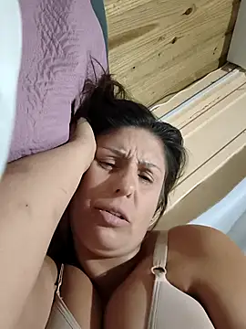 Snapshot of deboragta chatting on February 6, 2026, 2:24 pm deboragta online show from February 6, 2026, 2:24 pm