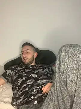 robeertiito online show from March 25, 2026, 8:57 am