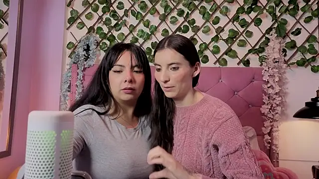 Valkiria-and-Dione online show from April 14, 2026, 12:54 pm