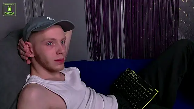 Snapshot of ZidNevil chatting on February 3, 2026, 8:14 pm ZidNevil online show from February 3, 2026, 8:14 pm