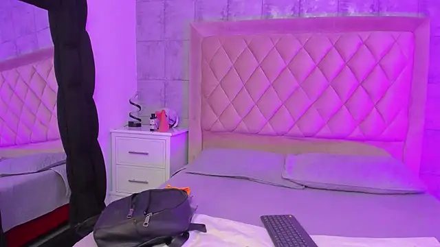 Snapshot of CleoFoxx_ chatting on February 9, 2026, 1:20 pm CleoFoxx online show from February 9, 2026, 1:20 pm