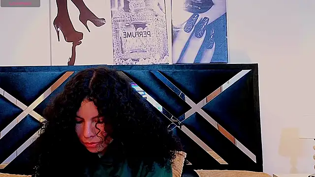 Zoe-yanin online show from April 16, 2026, 6:52 pm