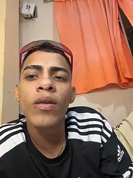 Snapshot of dominick_fran chatting on February 24, 2026, 4:35 am dominick fran online show from February 24, 2026, 4:35 am