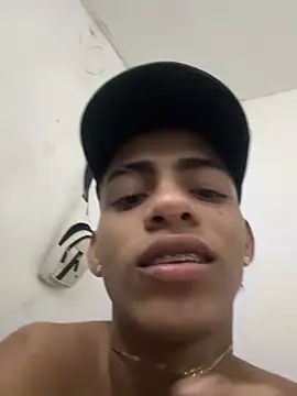 Snapshot of dominick_fran chatting on February 5, 2026, 10:11 am dominick fran online show from February 5, 2026, 10:11 am