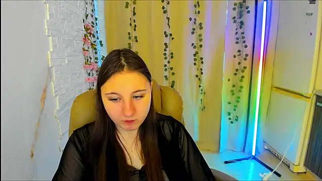 EvaxCharm online show from February 6, 2026, 4:19 am