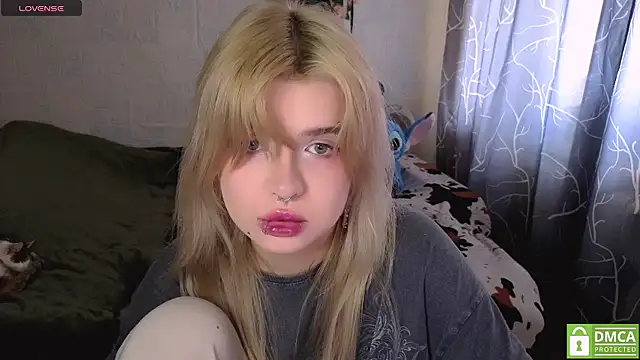 MoonlightGrace online show from April 17, 2026, 11:46 am