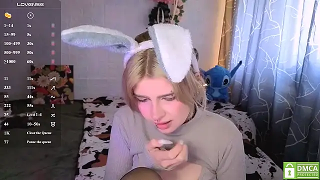 MoonlightGrace online show from April 7, 2026, 1:13 pm