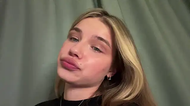 Snapshot of EarthaStinett chatting on April 30, 2026, 8:57 pm EarthaStinett online show from April 30, 2026, 8:57 pm